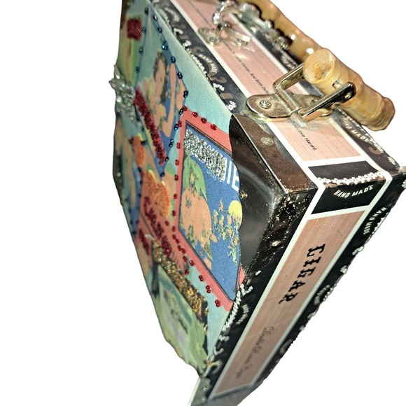 DARLING 9-inch Vintage HOLLYWOOD 9 by 8 inch LARGE Box Purse - Picture 7 of 14